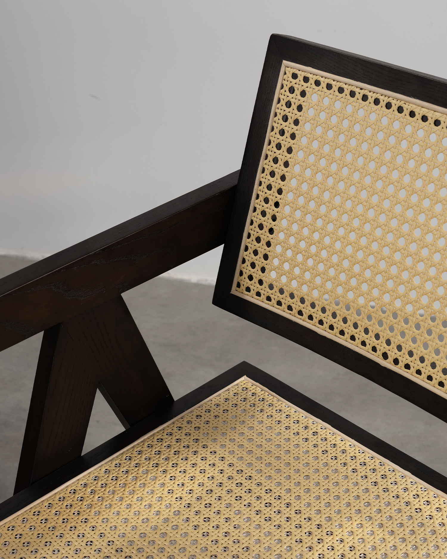 Scaune minimaliste din lemn ratan Scaune minimaliste din lemn ratan