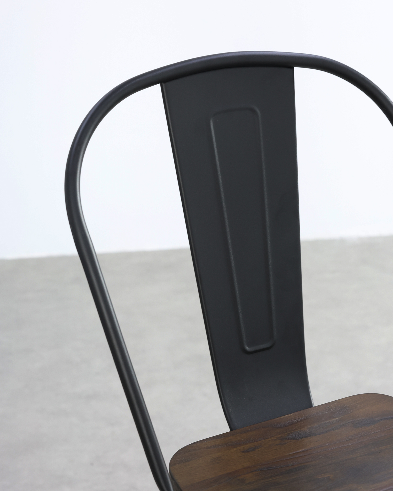 Scaune retro negre de design Scaune retro negre de design
