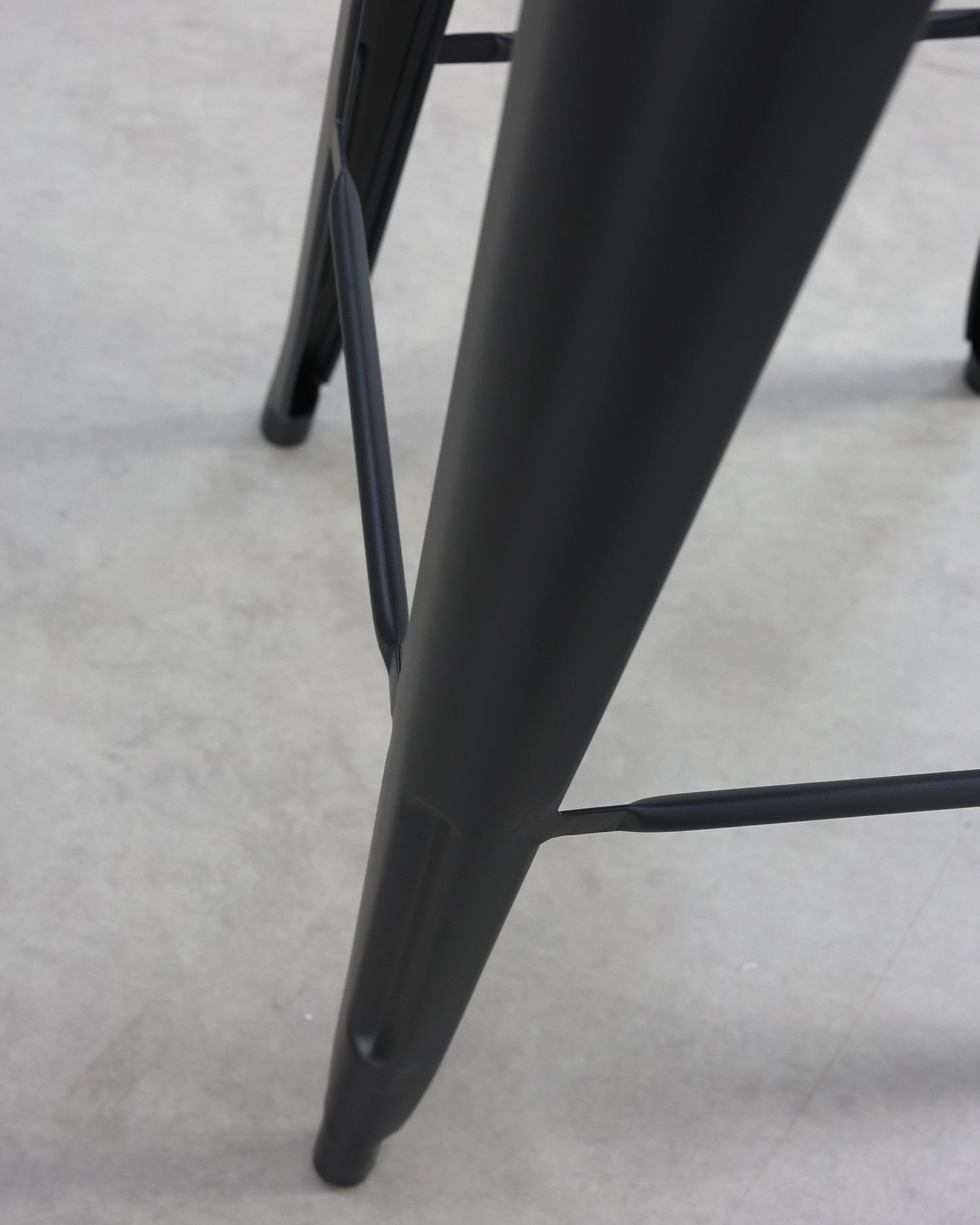 Scaune retro negre de design Scaune retro negre de design